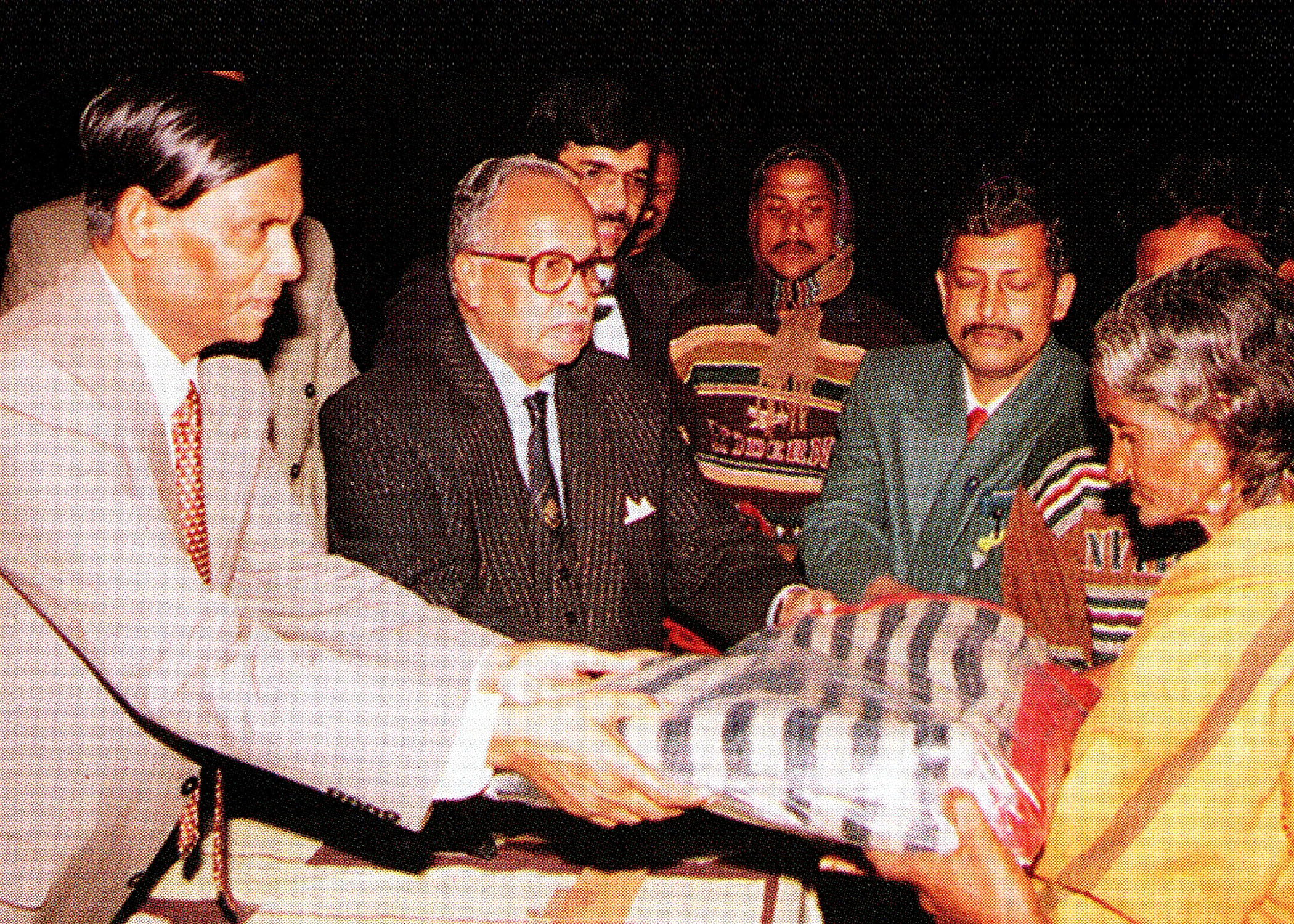 Blanket distribution in northern Bangladesh, 2002